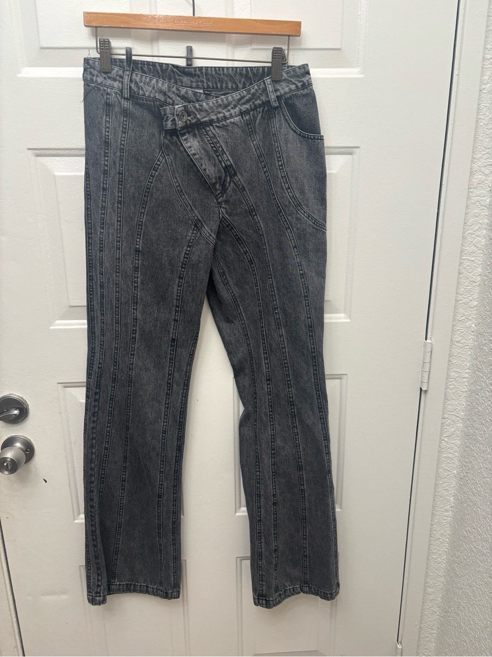 Damage Asia Straight-Leg High-Rise Jeans in Washed Gray